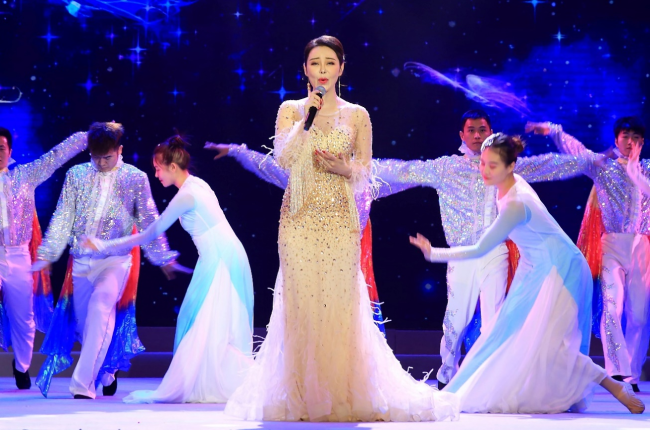 青年歌唱家石梅用音乐讲好中国故事